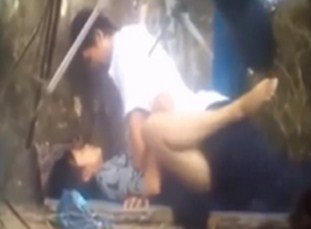 Kinantot sa Kubo si Classmate Kasi Walang Pang-Motel