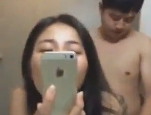 Hirap Pumuwesto sa Banyo si Dalaga, Todo Tuwad Ang Gaga!