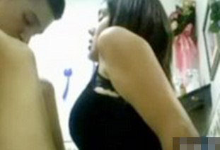 Tinira sa Banyo si Cutie GF, Napapaungol ng Malakas!