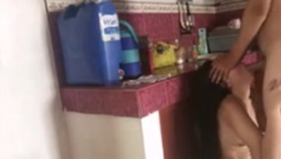 Magkapitbahay Nabosohang Nagkakantutan sa Kusina