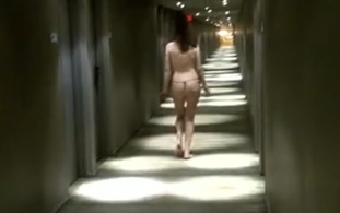 Drunk Pinay Hubaran Challenge Naglakad ng Naka Hubo sa Hallway